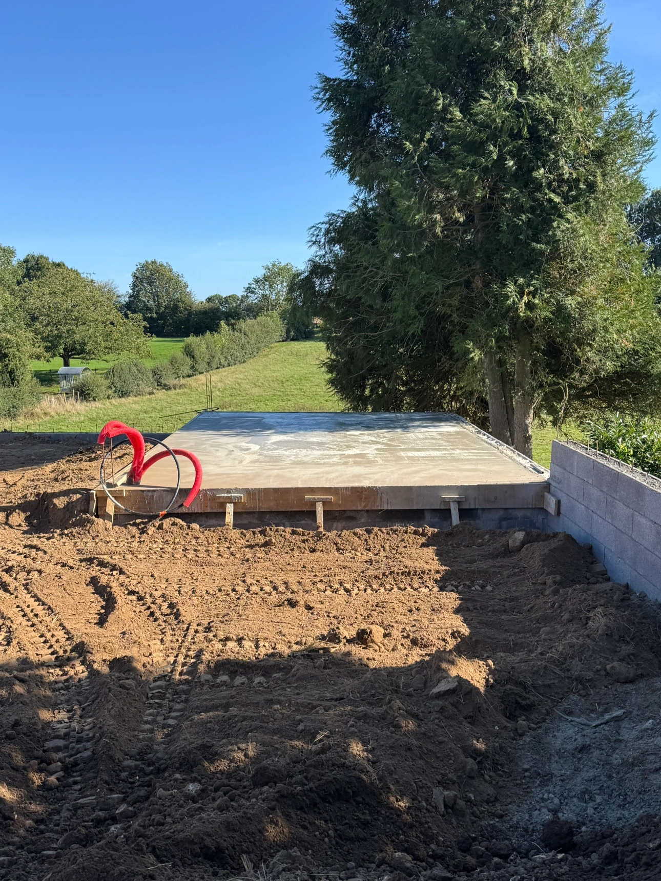 Dalle béton avant l’élévation des murs